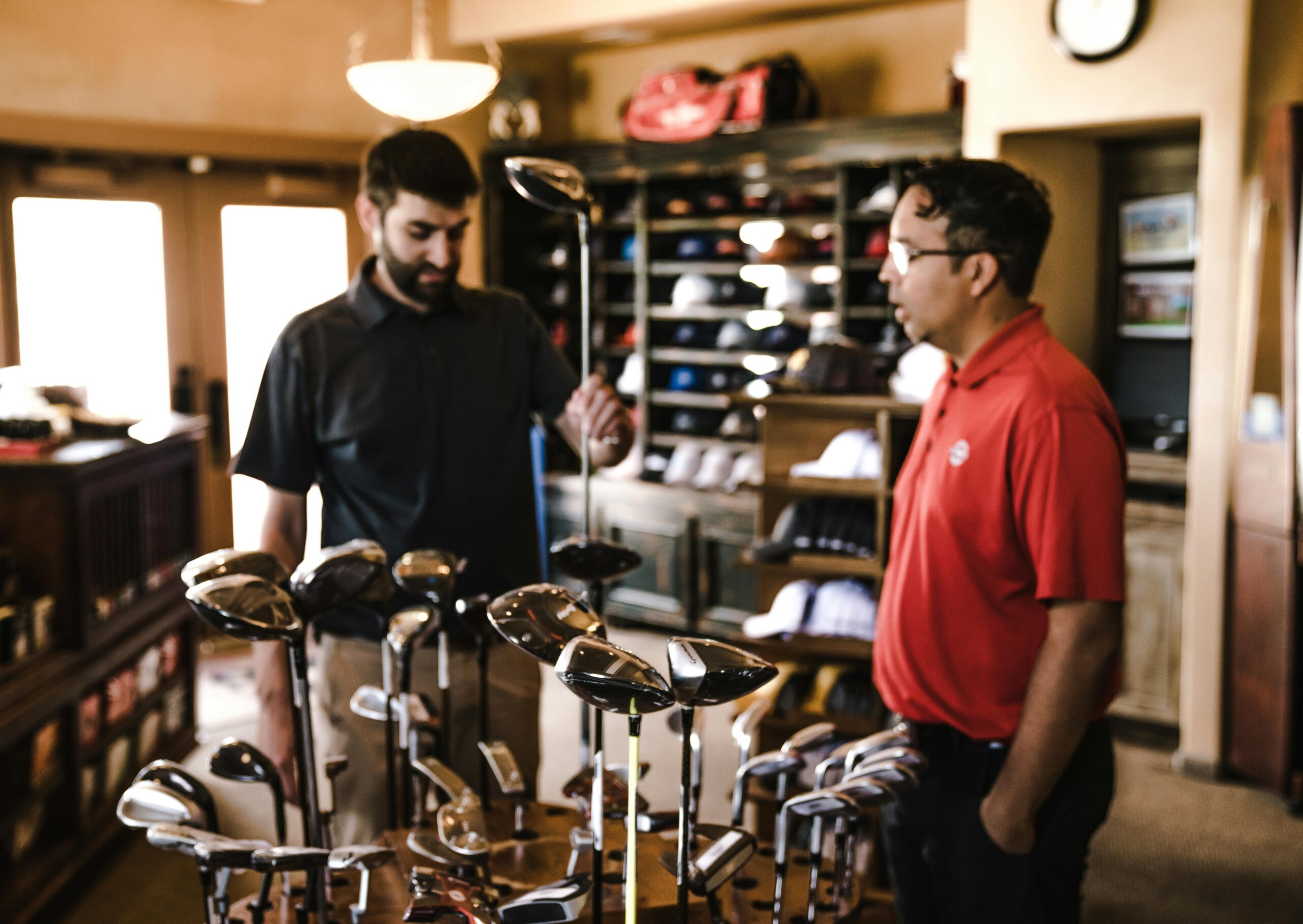 'heren golfpolo met kraag in de golfwinkel